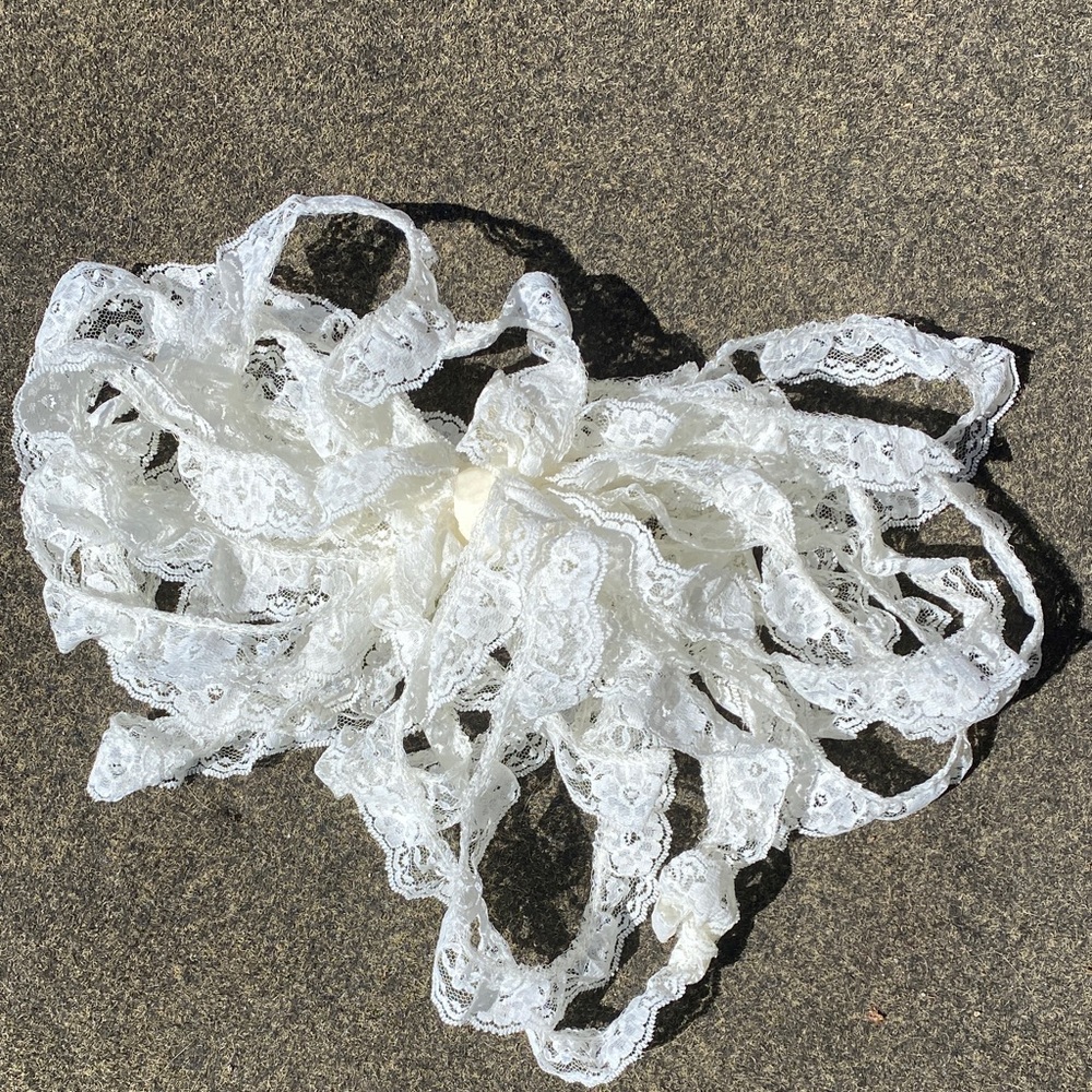 White Lace Ruffle Trim - Picture 3 of 3